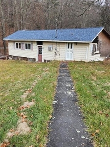 Home For Sale In Deer Park, New York