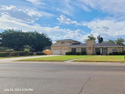 Home For Sale In Los Ranchos, New Mexico