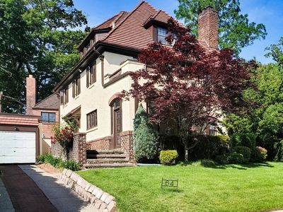 5 bedroom luxury Detached House for sale in Forest Hills, New York