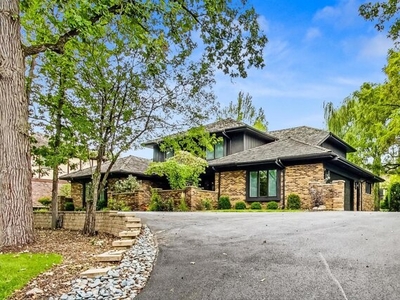 Home For Sale In Burr Ridge, Illinois