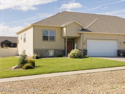 Home For Sale In Dickinson, North Dakota