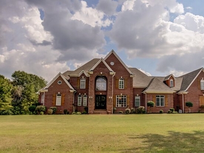 Home For Sale In Piperton, Tennessee