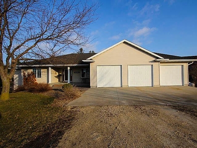 377 Martelle Rd, Martelle, IA 52305