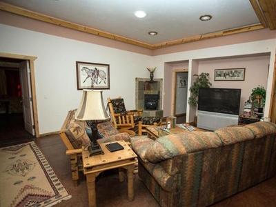 Ski Mt. Bachelor? Lodge units w/ kitchens. 4th night FREE for Sale in East Lake, Oregon Classified