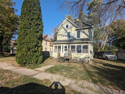 Home For Sale In Iowa Falls, Iowa