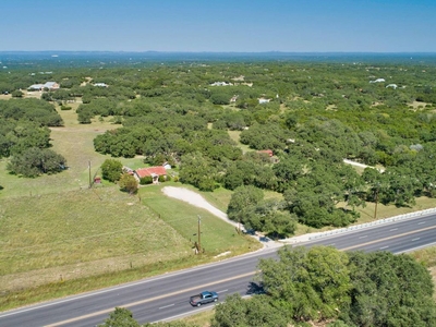 2 bedroom exclusive country house for sale in 946 TX-46, Boerne, TX 78006, Boerne, Kendall County, Texas