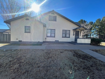 612 W 3rd St, Roswell, NM 88201