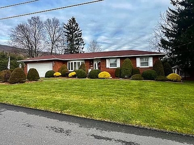 225 Hill Top Dr, West Wyoming, PA 18644