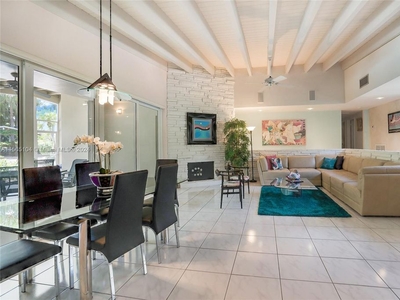 4 bedroom luxury Villa for sale in North Miami Beach, Florida