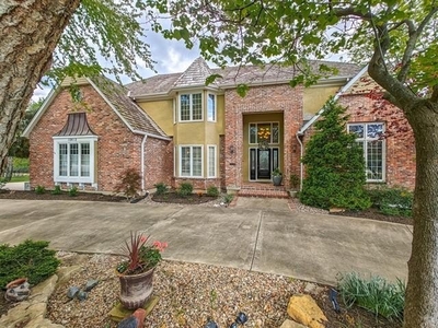 Home For Sale In Leawood, Kansas