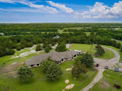 Home For Sale In Whitewright, Texas
