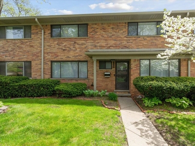 Luxury Apartment for sale in Bloomfield Hills, Michigan