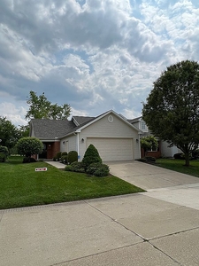 1793 Golfview Dr, Springfield, OH 45502