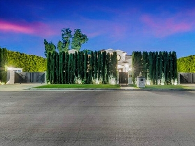Home For Sale In Encino, California