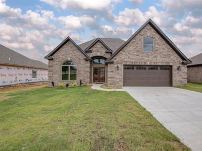 4 bedroom, Maumelle AR 72113