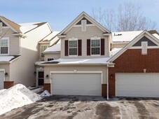 9 room luxury Townhouse for sale in Circle Pines, Minnesota