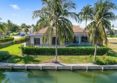 Luxury 4 bedroom Detached House for sale in Marco Island, Florida