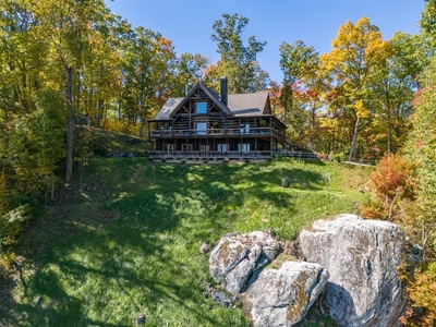 Beautiful Custom Log Home With Panoramic Year Round Mountain Views