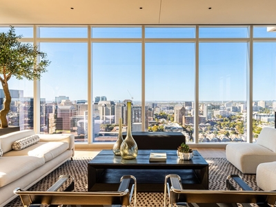 Contemporary Luxury High Rise In The Dallas Arts District