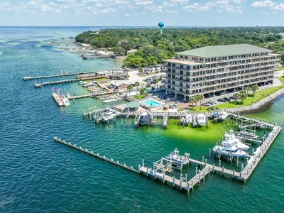 Waterfront Condo With Spacious Accommodations