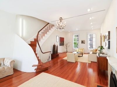 11 room luxury Townhouse for sale in New York, United States