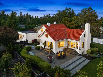5 bedroom luxury Detached House for sale in Lakewood, Washington