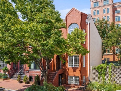 3 bedroom luxury House for sale in Washington, District of Columbia