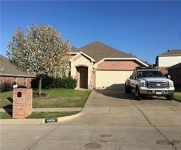 Home For Rent In Benbrook, Texas