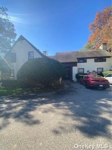 Home For Rent In Old Westbury, New York