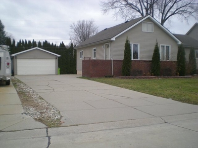 Home For Rent In Sterling Heights, Michigan