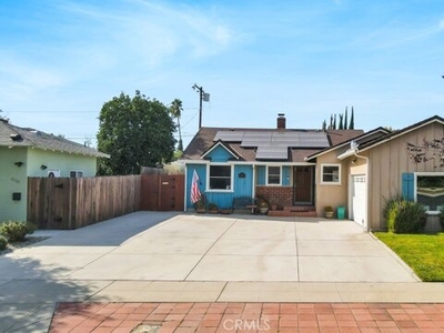 Home For Sale In Lake Balboa, California