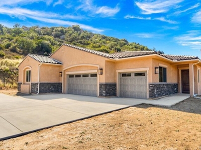 Home For Sale In Lakeside, California