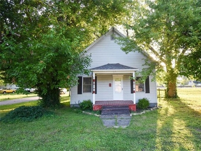 Home For Sale In Staunton, Illinois