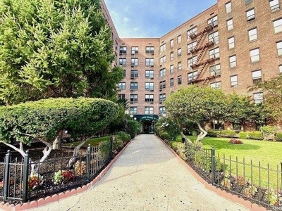 3 bedroom, Forest Hills NY 11375