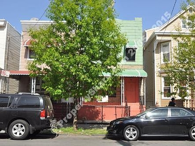 375 Pine St #1F, Brooklyn, NY 11208