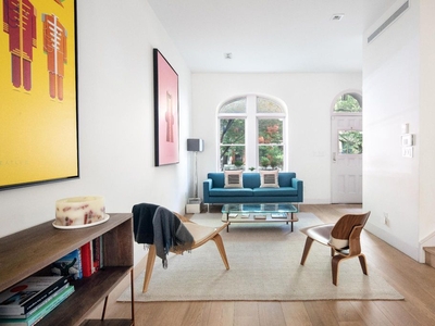 9 room luxury Townhouse for sale in New York