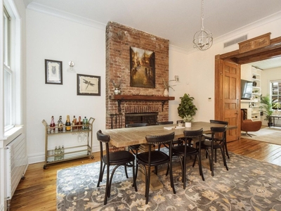 13 room luxury Townhouse for sale in New York