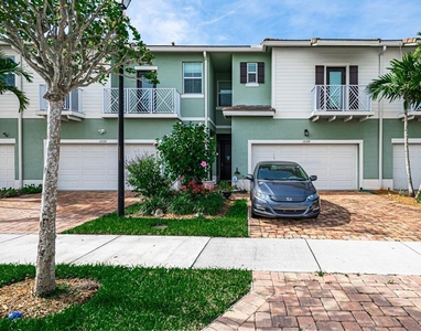3 bedroom luxury Townhouse for sale in Royal Palm Beach, Florida