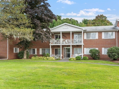 4 room luxury Flat for sale in Sharon, Massachusetts