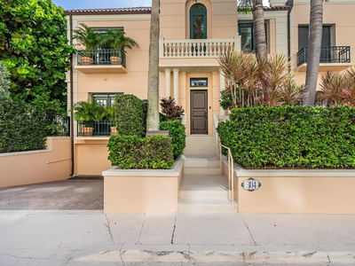 Luxury Townhouse for sale in Palm Beach, Florida
