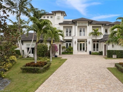 Exquisite Home In A Prime Waterfront Location