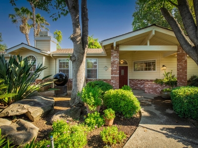 Move In Ready Home In Fig Garden One Of The Most Sought After Neighborhoods In Fresno
