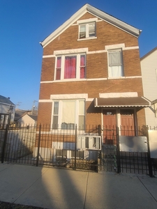 4727 S Honore Street, Chicago, IL 60609
