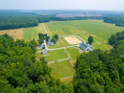 4 bedroom exclusive country house for sale in Wilsons, Virginia