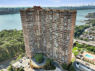 1 bedroom luxury Flat for sale in Fort Lee, New Jersey