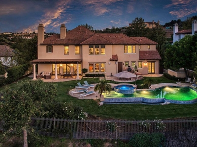 5 bedroom luxury House for sale in Calabasas, California