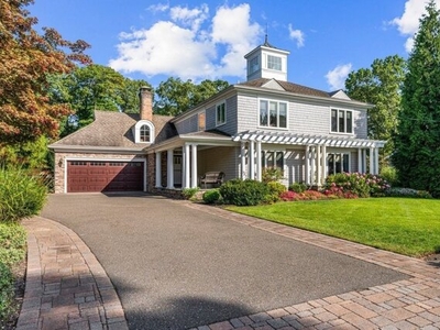 Home For Sale In Hauppauge, New York