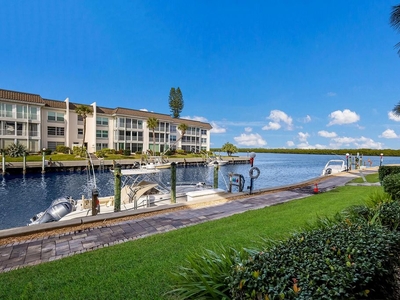 Luxury Flat for sale in Longboat Key, Florida