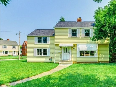 2313 N Taylor Rd, Cleveland Heights, OH 44112