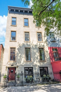 11 room luxury Townhouse for sale in New York, United States